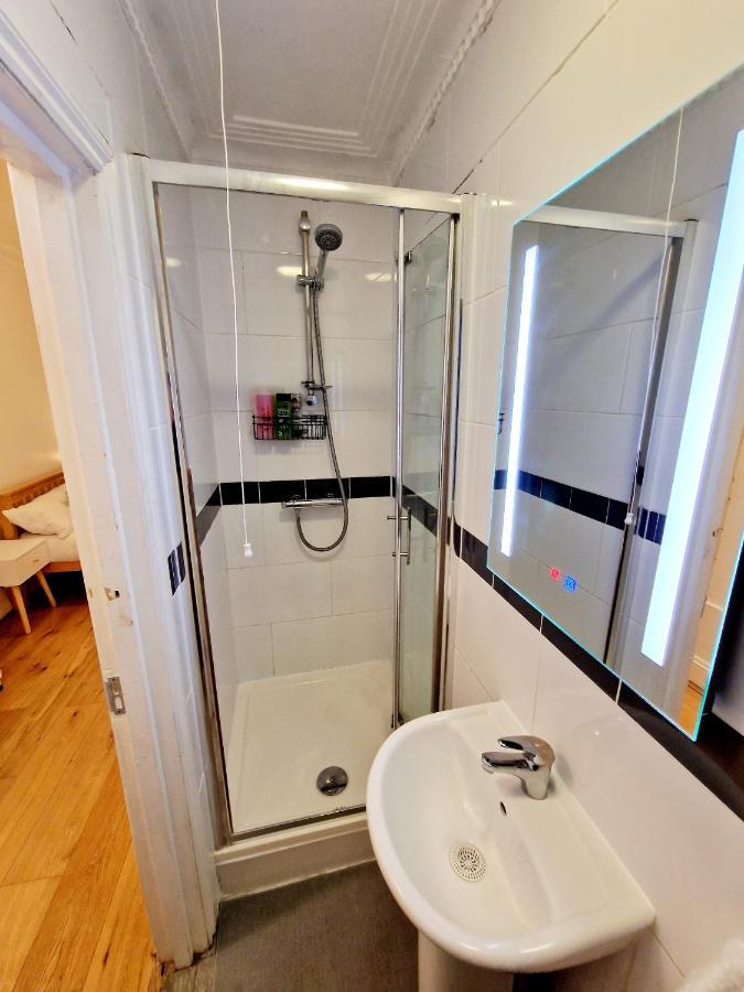 Apartament Lovely Ground Floor With High Ceiling And A Private Garden By Earl's Court Station