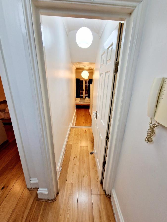 Lovely Ground Floor With High Ceiling And A Private Garden By Earl's Court Station Apartament Londra