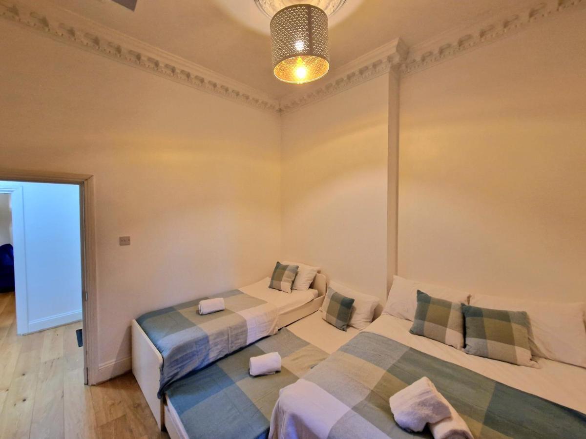 Apartament Lovely Ground Floor With High Ceiling And A Private Garden By Earl's Court Station Londra