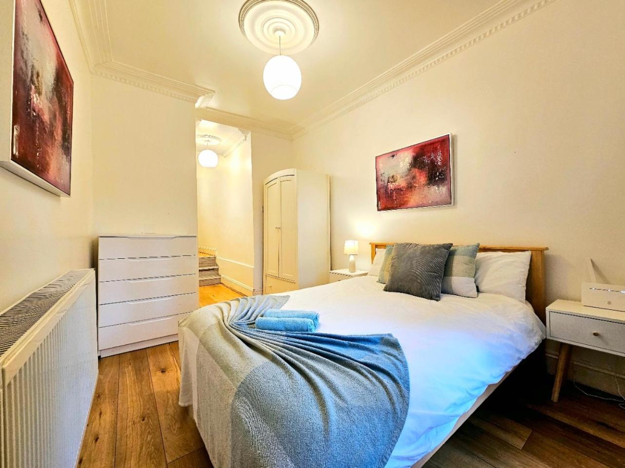 Apartament Lovely Ground Floor With High Ceiling And A Private Garden By Earl's Court Station Londra