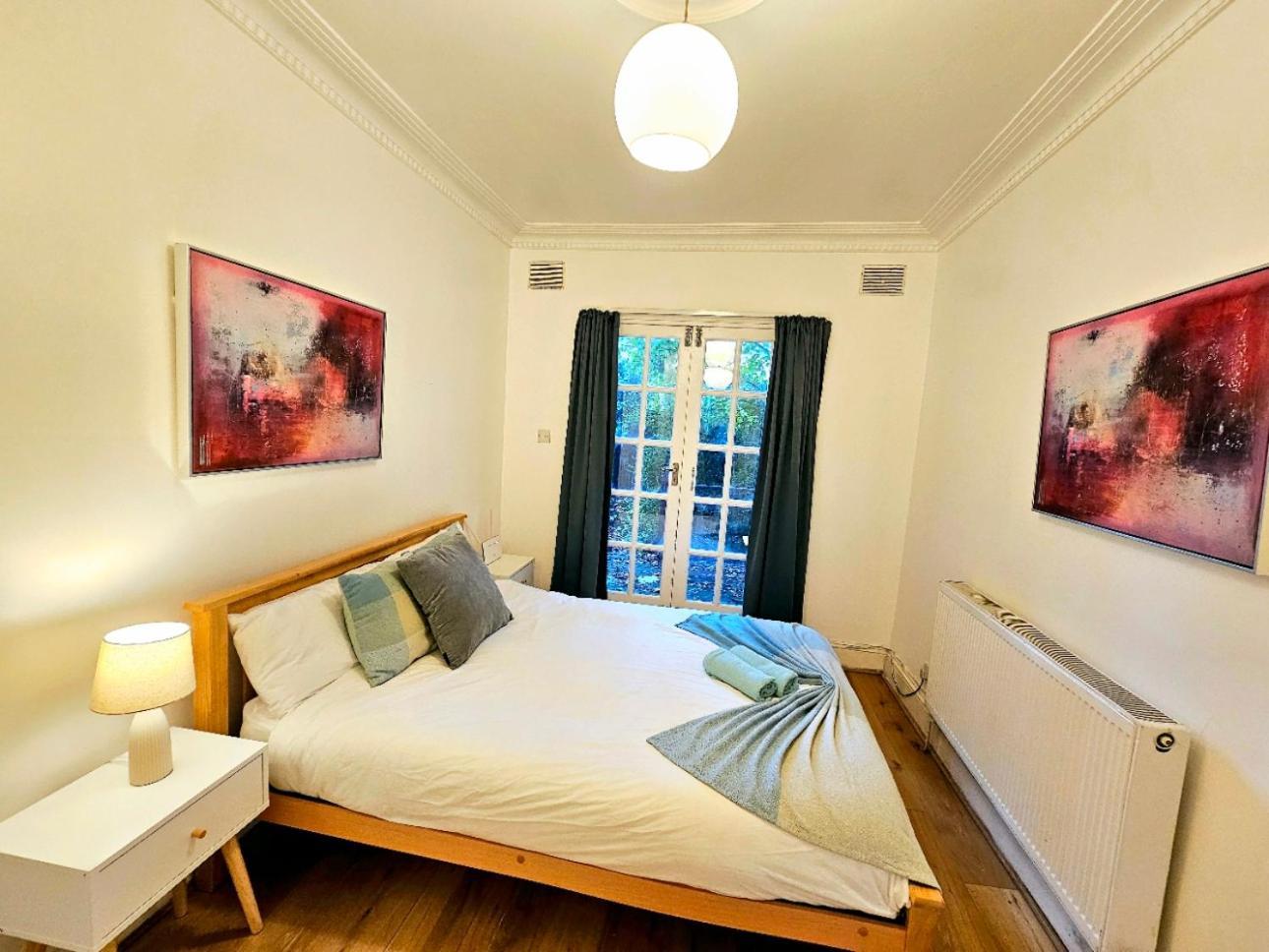 Lovely Ground Floor With High Ceiling And A Private Garden By Earl's Court Station Apartament