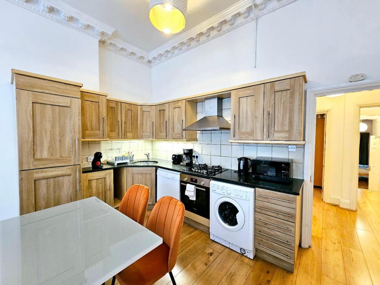 Apartament Lovely Ground Floor With High Ceiling And A Private Garden By Earl's Court Station