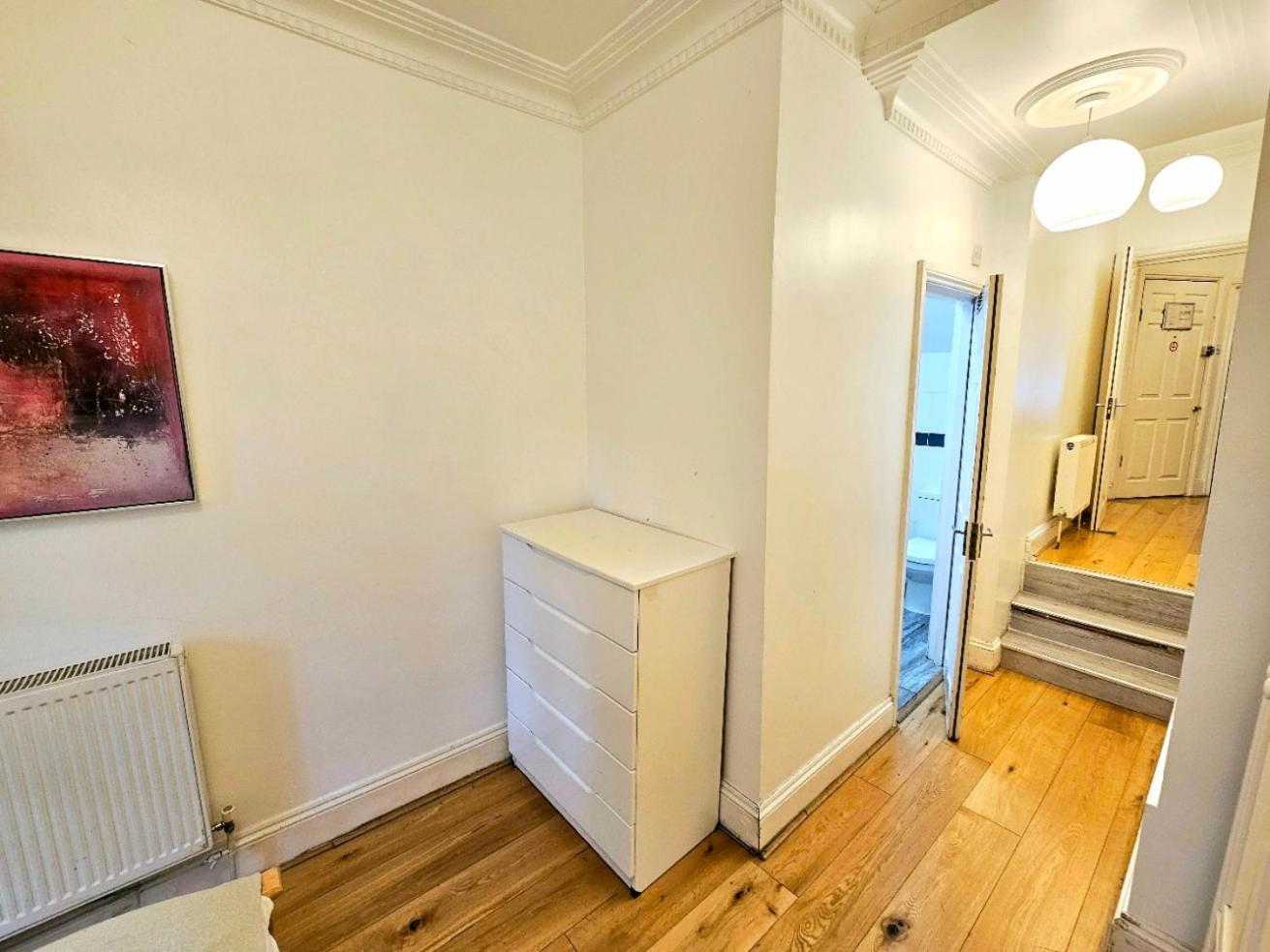 Lovely Ground Floor With High Ceiling And A Private Garden By Earl's Court Station Apartament