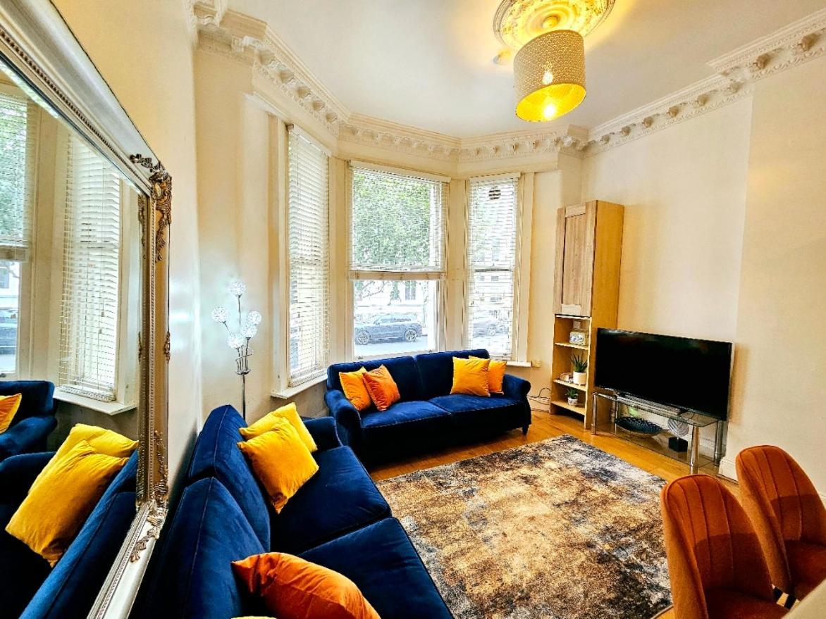 Apartament Lovely Ground Floor With High Ceiling And A Private Garden By Earl's Court Station